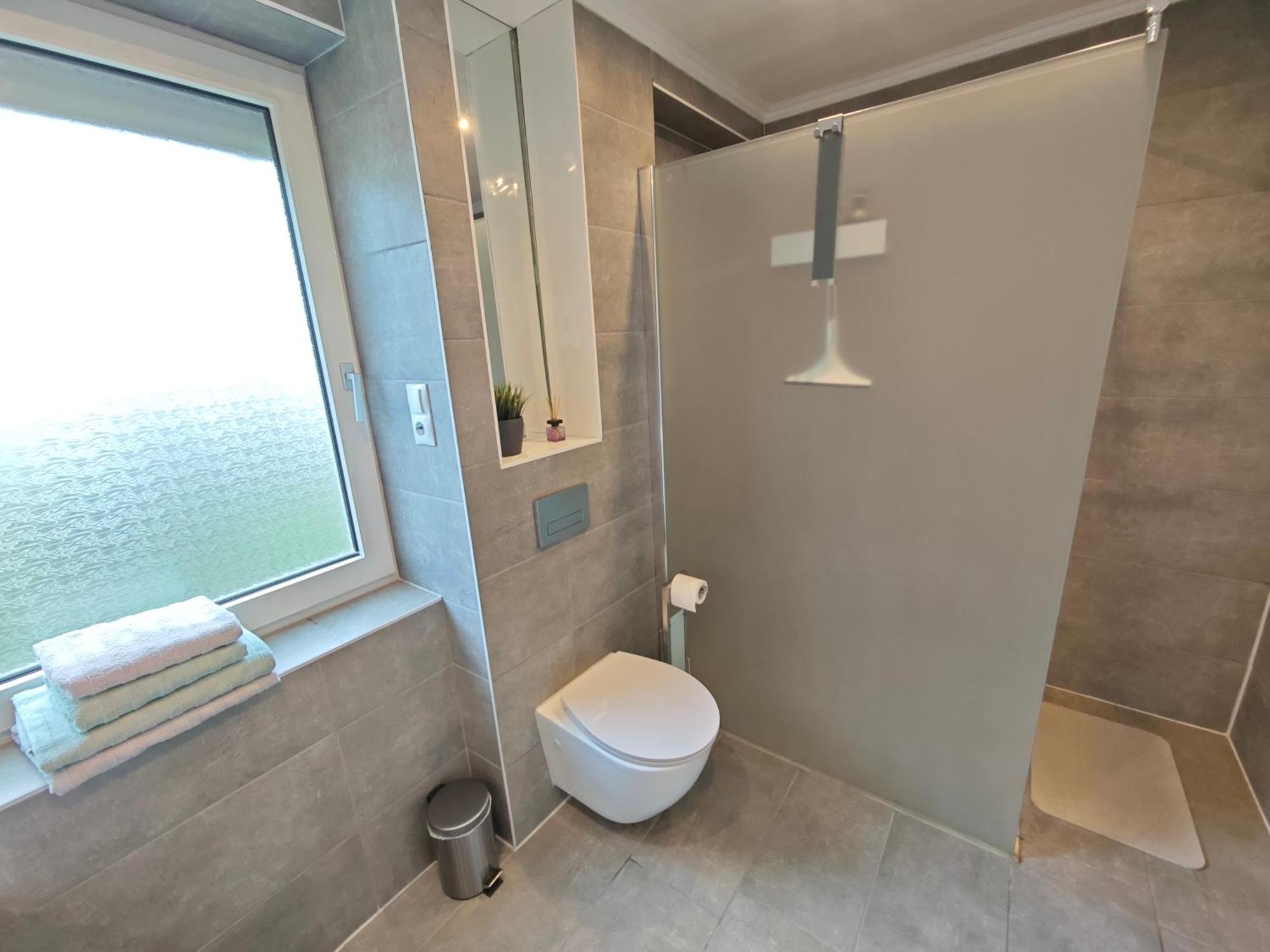 Fh-Naehe: Modernes Apt Mit Balkon Hof (Bavaria) Exterior foto